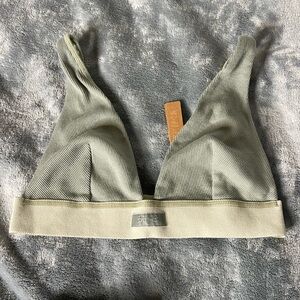 NWT Skims triangle bra SM